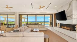 Luxury Contemporary Haven in Diamante - Image 2