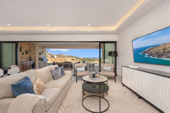 Oceanfront Elegance 3 BR Condo w/ Private Pool - Image 5