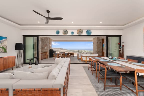 Serene Shores. Elegant 3BR Escape with Golf cart - Image 1